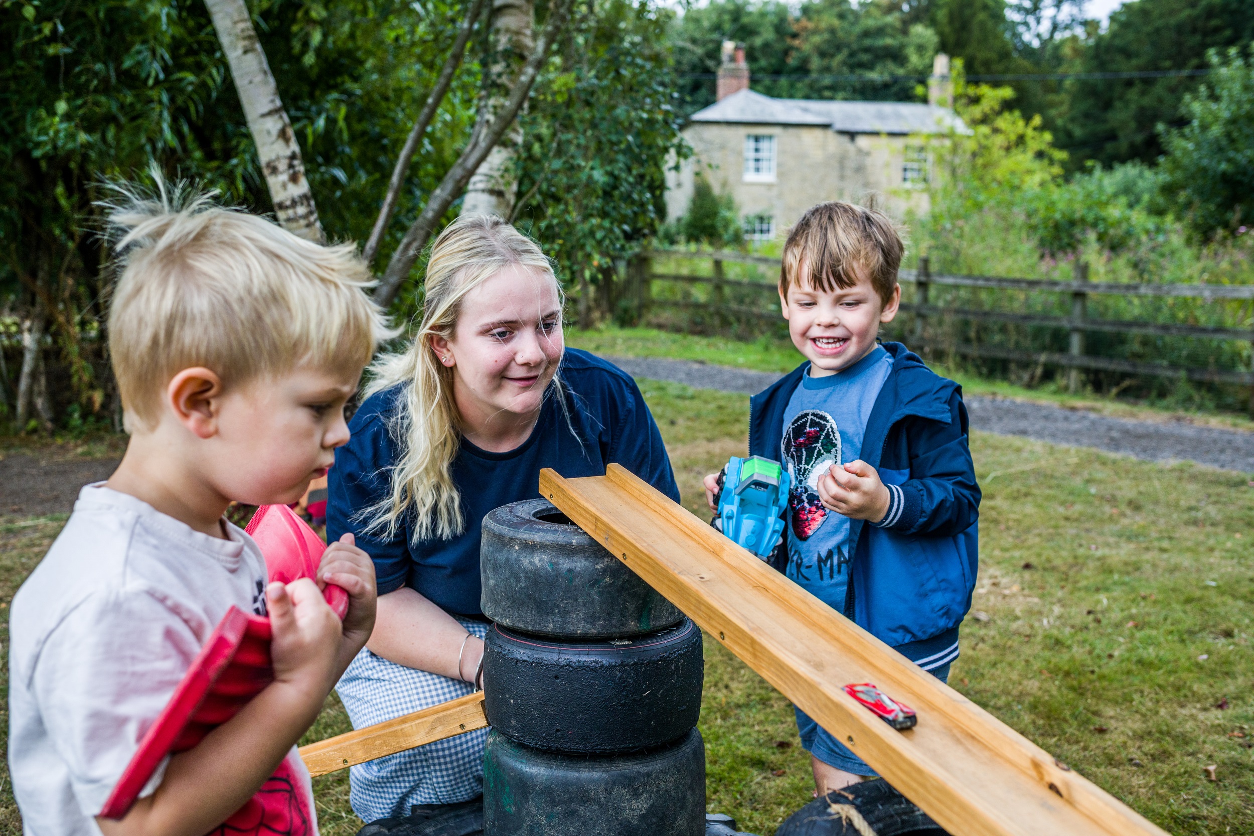 Making the most of the great outdoors at our Woodland School